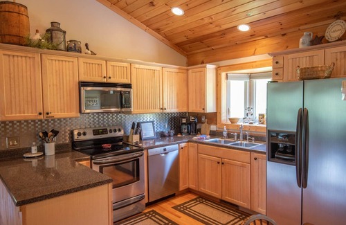 West Jefferson Cabin | Log Cabin in West Jefferson - Fishing Pong + Hot Tub + Fire Pit + Mountain Views