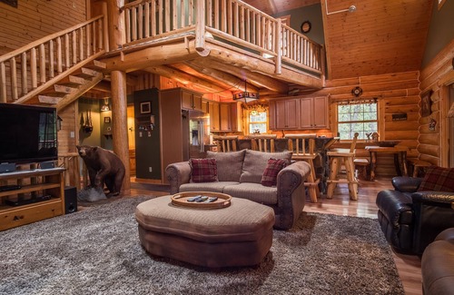 Nekoosa Cabin | Log Cabin Luxury - Only 3 miles from Sand Valley!