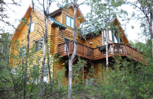 Fairbanks Cottage | Log Chalet Above Fairbanks ~ An Alpine Getaway With Views