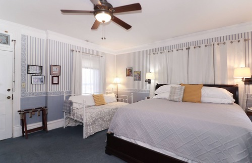 Fulton Bed & Breakfast | Loganberry Inn
