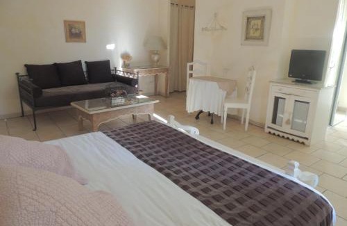 Bize-Minervois Hotel | Logis hôtel et restaurant La Bastide Cabezac