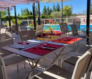 Caissargues Hotel | Logis Hôtel Restaurant Les Aubuns