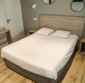 Aunay-sur-Odon Hotel | LOGIS -Hotel & Restaurant de la Place