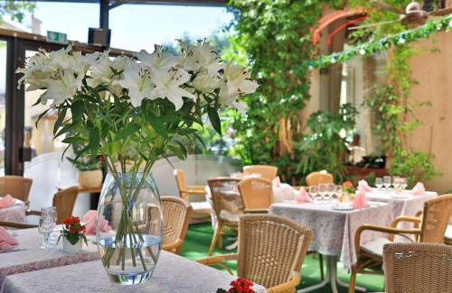 Saint-Vallier-de-Thiey Hotel | Logis Le Relais Imperial