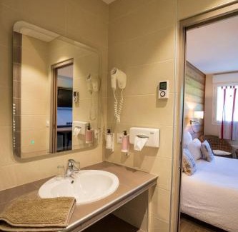 Autrans-Meaudre-en-Vercors Hotel | Logis Le Vernay