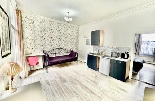 Shepherd's Bush Hotel | London Budget Bliss, London W12, white city, shepherd's bush market