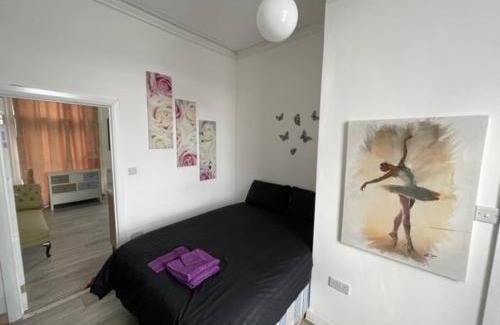 Shepherd's Bush Hotel | London Budget Bliss, London W12, white city, shepherd's bush market
