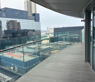 Isle of Dogs Apartment | London Canary Wharf Luxury Stay