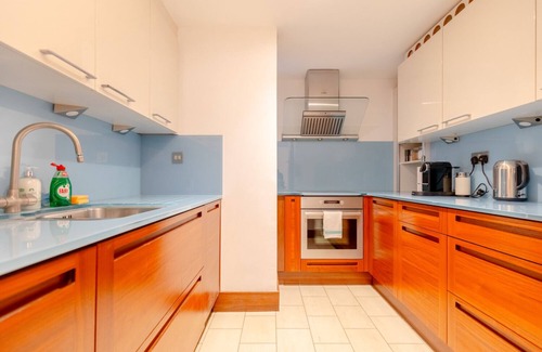 Warwick Apartment | London Maisonette: Unique Retreat