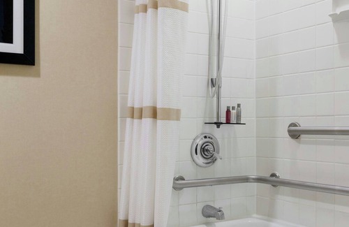 East Garden City Hotel | Long Island Marriott