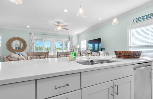 Ono Island House | Lost Key Beach Resort with Comp Golf and OPTIONAL Golf Cart/Sleeps 10