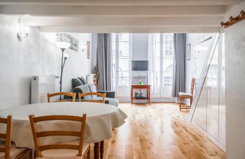 Les Halles Apartment | Louvre Chatelet