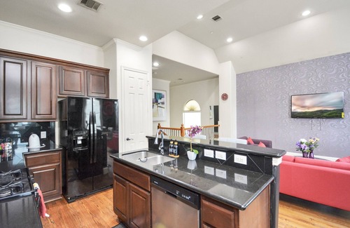 Woodlake - Briar Meadow House | Love&Mystique Getaway in Galleria w/Pool/Sleeps12!