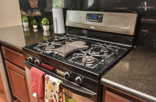Woodlake - Briar Meadow House | Love&Mystique Getaway in Galleria w/Pool/Sleeps12!
