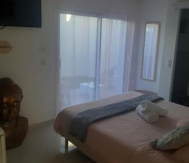 Tremblay-en-France Hotel | Love Room Romantique