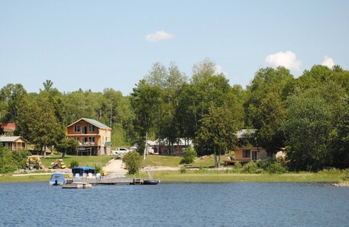 Timiskaming District Cottage | Love Shack-1 bedroom Cottage with two person jet tub