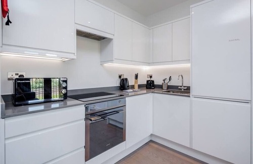 St Albans Apartment | Lovely 1 Bedroom City Apartment , 5 mins Walk to