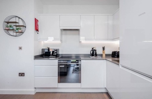 St Albans Apartment | Lovely 1 Bedroom City Apartment , 5 mins Walk to