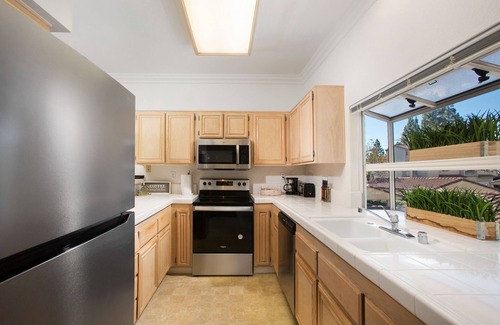 Oak Park House | Lovely 2-bedroom Shadow Ridge townhouse