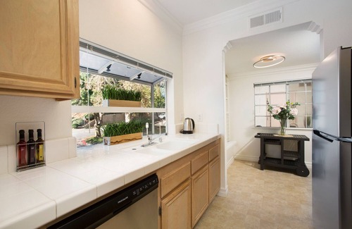 Oak Park House | Lovely 2-bedroom Shadow Ridge townhouse