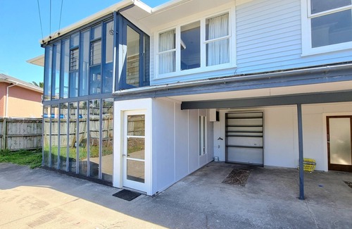 Hillsborough House | Lovely 2- Bedroom Unit with Free Parking