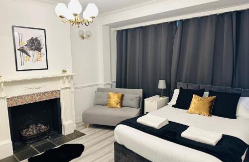 West Thornton Apartment | Lovely 4 Bedroom House with 2 Bathroom, Garden and Private Parking