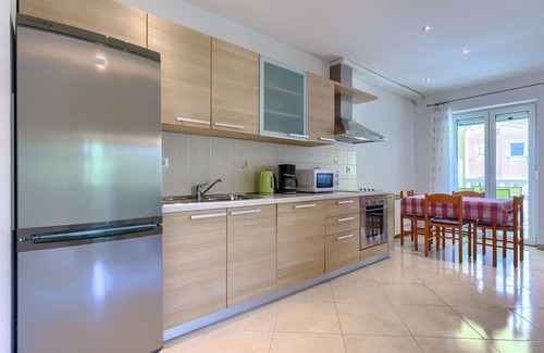 Cancini Apartment | Lovely apartment for 4 people with WIFI, A/C, TV, terrace and parking