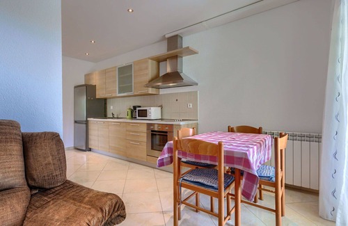 Cancini Apartment | Lovely apartment for 4 people with WIFI, A/C, TV, terrace and parking
