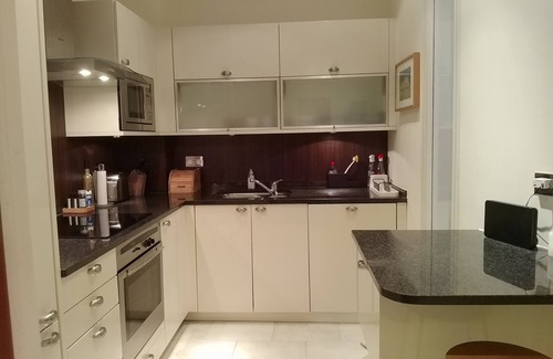 Chiswick Riverside Apartment | Lovely apartment with underground parking + balcony in Kew, Richmond London