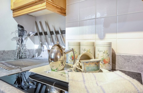 Oakford Cottage | Lovely bungalow situated on a fishery just 4 miles from Aberaeron harbour town.
