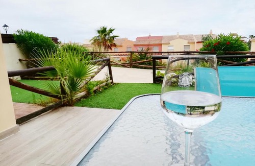 Atlanterra House | LOVELY CENTER APARTMENTS LUZ ZAHARA, adosado con jardín