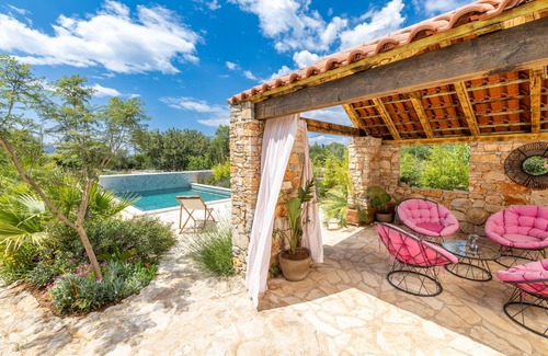Rudina Cottage | Lovely Cottage with Garden and Swimming Pool