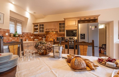 Vianne House | Lovely french house in a medieval village - private pool, ping pong & game room