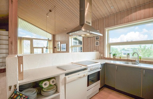 Lyngsbæk Strand House | Lovely home in Ebeltoft with WiFi