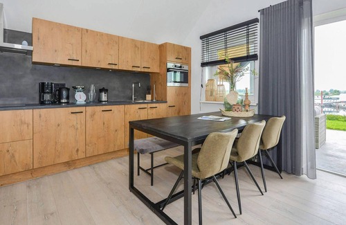 Kerkdriel House | Lovely home in Kerkdriel with lake view