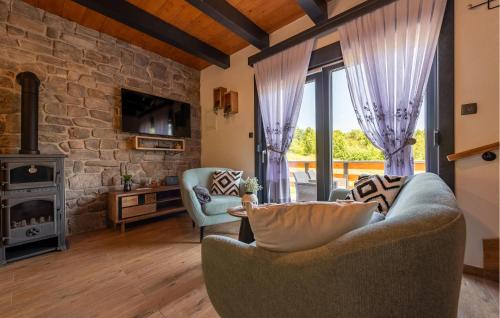 Otocac House | Lovely Home In Lipovlje