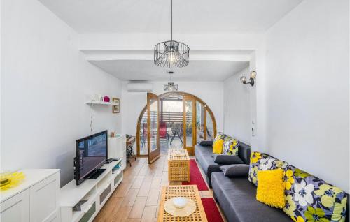 Pinezici House | Lovely Home In Pinezici