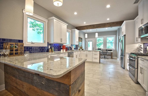 North Hi Mount House | Lovely Like New Home in Cultural District offering EV Charger close to Dickies!