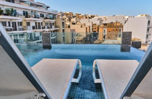 Gzira Apartment | Lovely Penthouse with massive pool