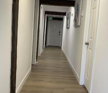 Queens Square House | Lovely single room 5 minutes walk from ocean