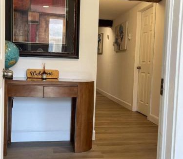 Queens Square House | Lovely single room 5 minutes walk from ocean