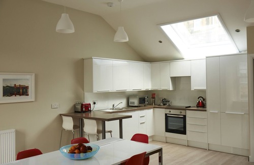 Kelvinbridge Cottage | Lovely spacious 2 bedroom, 2 bathroom Mews Cottage, Glasgow
