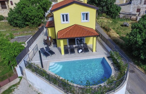 Mugeba Villa | Lovely Villa in Porec with Swimming Pool