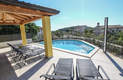 Mugeba Villa | Lovely Villa in Porec with Swimming Pool