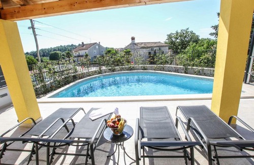 Mugeba Villa | Lovely Villa in Porec with Swimming Pool