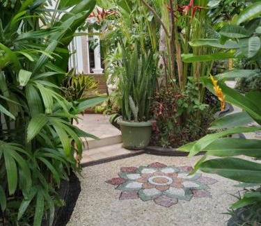 Kaliasem Villa | Lovina Garden Retreat