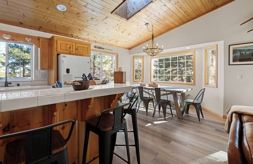 Upper Moonridge Cabin | Lucky Paws