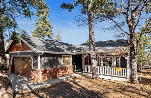 Upper Moonridge Cabin | Lucky Paws