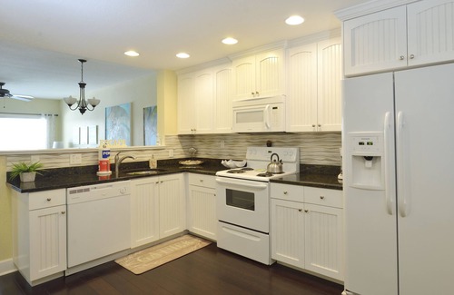 Indian Rocks Beach Condo | Lulu's NEW WATERFRONT RARE 2 BAL 2 BD, 2 BA, SLEEPS 8-4 DAILY WATER PARK PASSES