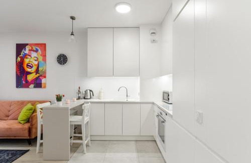 Mirow Apartment | Lumina luxury apartments in Mennica Residence
